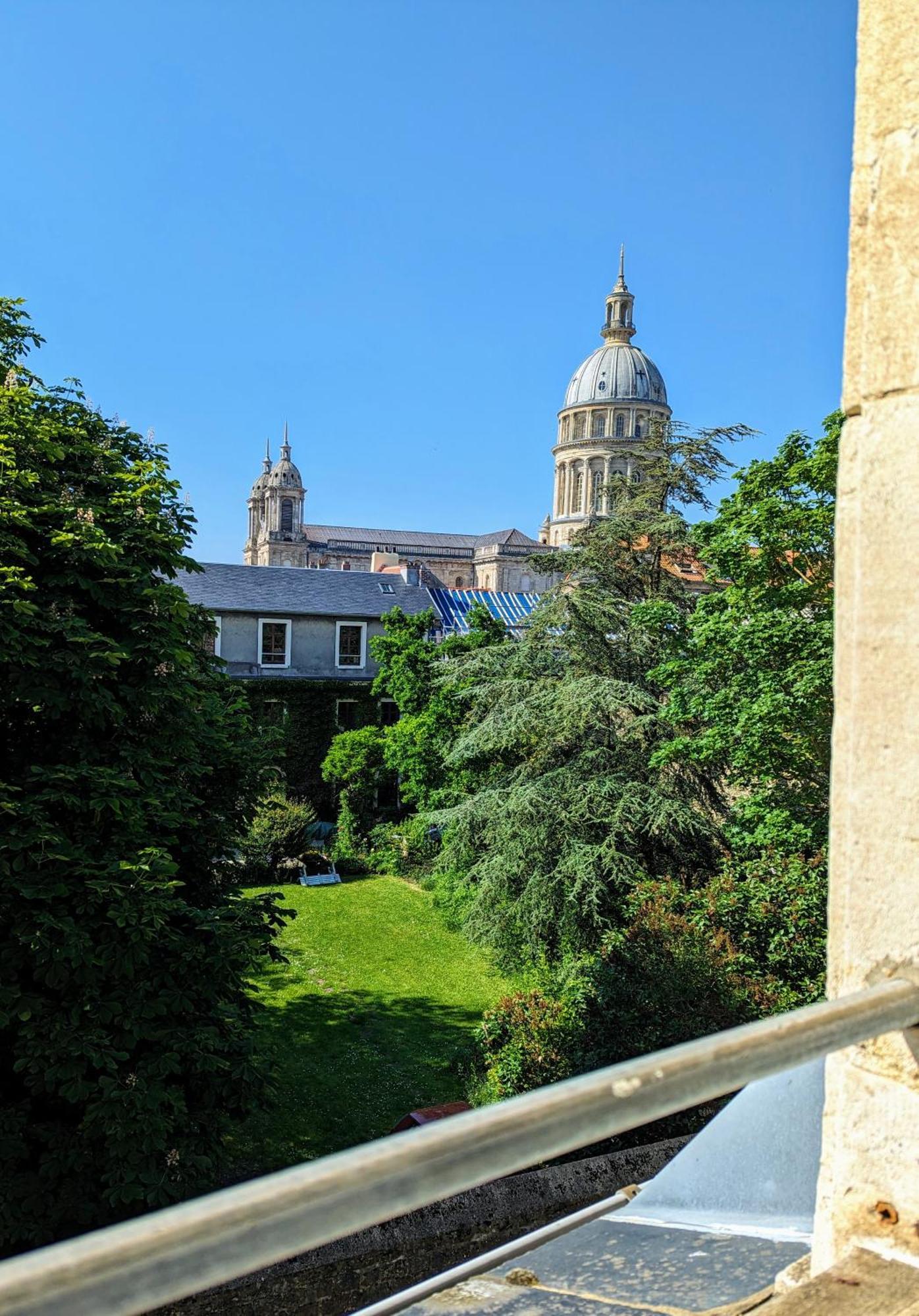 Vue Basilique, Au Coeur De La Vieille Ville Boulogne-sur-Mer Exterior photo